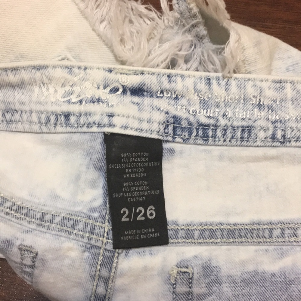 2 Acid Washed Frayed look Mossimo Denim Shorts - Picture 3 of 3